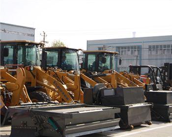 河南無(wú)塵清掃機(jī)教你做選擇選購(gòu)掃地車(chē)